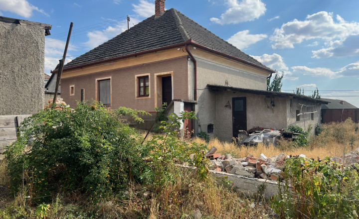 FINREAL exkluzívne PREDÁVA rodinný dom v Dvoroch / Žitavou - fotografia 2