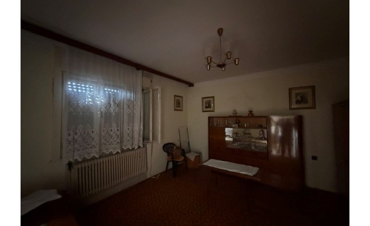 Ponúkame pre Vás NA PREDAJ rodinný dom v Kolárove ! - fotografia 6