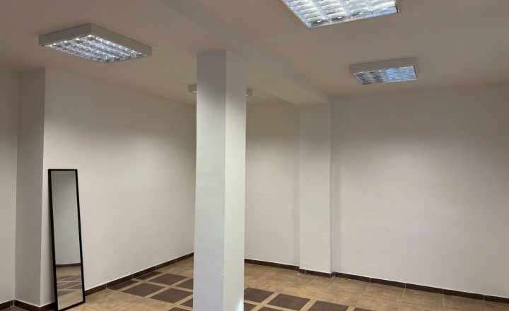 Ponúkame NA PREDAJ polyfunkčnú budovu v centre Kolárova! - fotografia 13