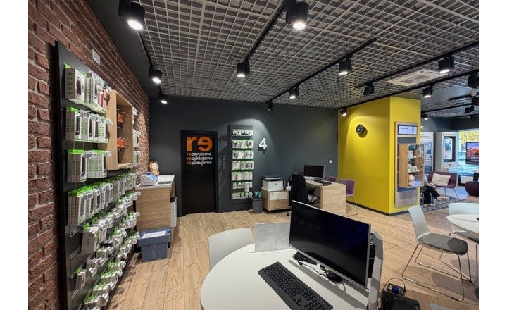 Ponúkame NA PREDAJ polyfunkčnú budovu v centre Kolárova! - fotografia 7