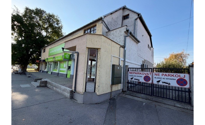 Ponúkame NA PREDAJ polyfunkčnú budovu v centre Kolárova! - fotografia 31