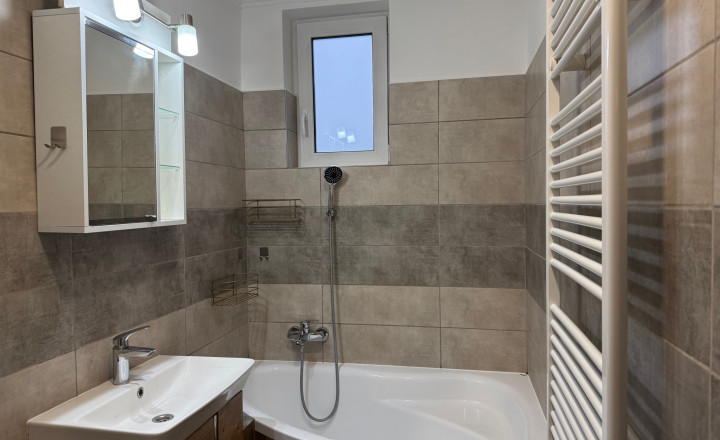 NA PREDAJ 3 izbový zrekonštruovaný byt + garáž v Hurbanove! - fotografia 2