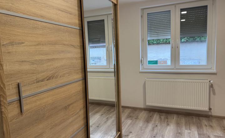NA PREDAJ 3 izbový zrekonštruovaný byt + garáž v Hurbanove! - fotografia 5