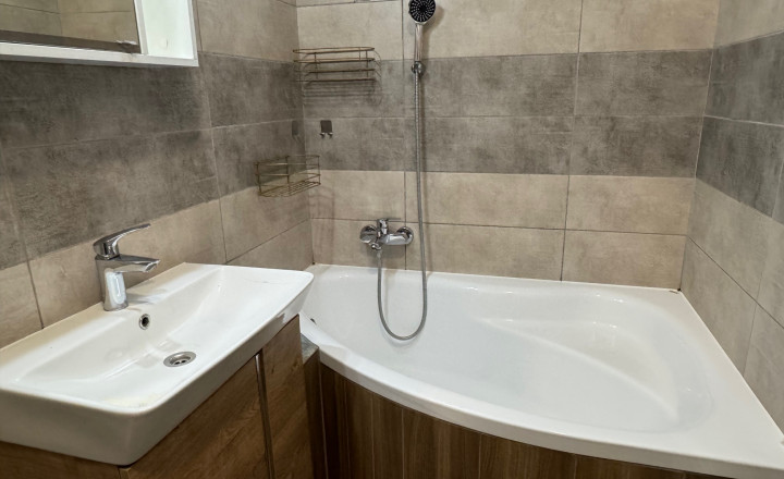 NA PREDAJ 3 izbový zrekonštruovaný byt + garáž v Hurbanove! - fotografia 8