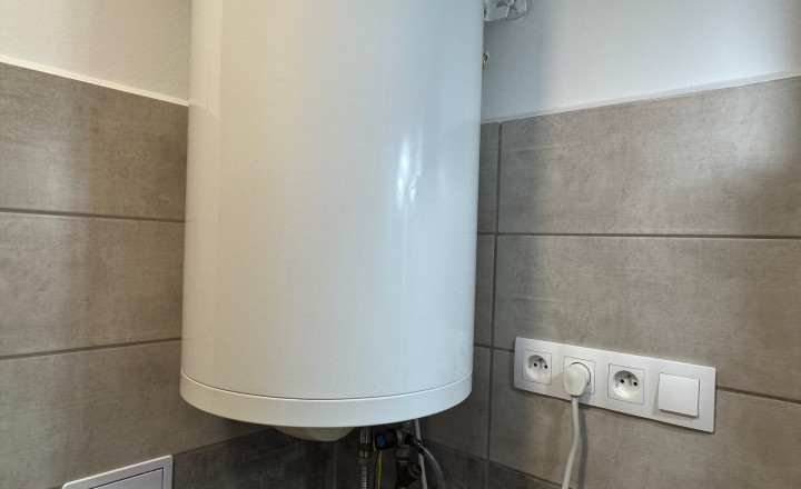 NA PREDAJ 3 izbový zrekonštruovaný byt + garáž v Hurbanove! - fotografia 9