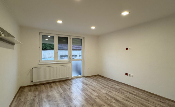 NA PREDAJ 3 izbový zrekonštruovaný byt + garáž v Hurbanove! - fotografia 11