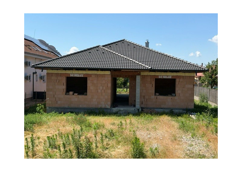 NA PREDAJ rozostavaná stavba rodinného domu v Kolárove !