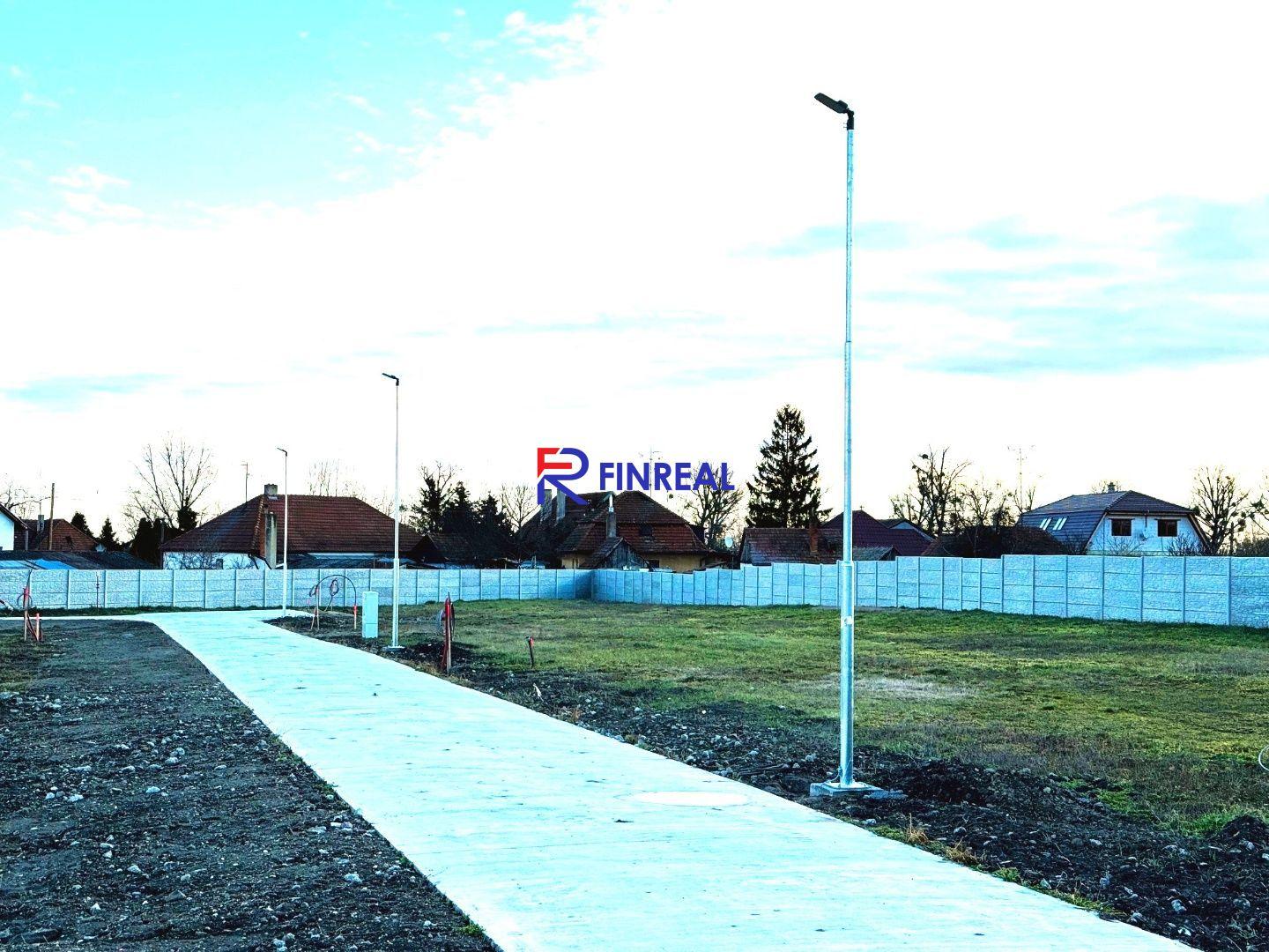 NA PREDAJ - stavebný pozemok B1 - 736m2 v Zemianskej Olči !