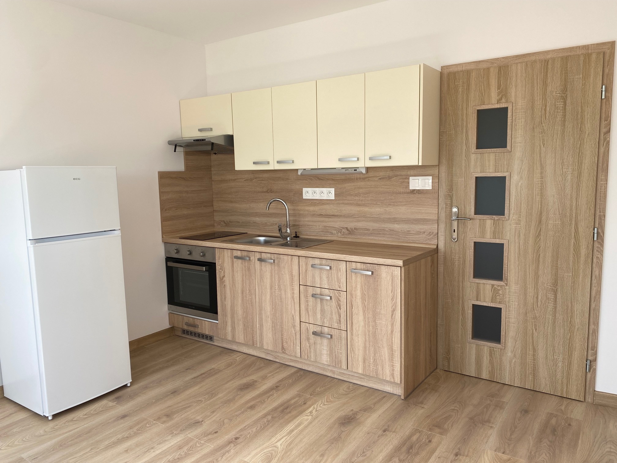 NA PRENÁJOM - kompletne zrekonštruovaná garsónka v Komárne!