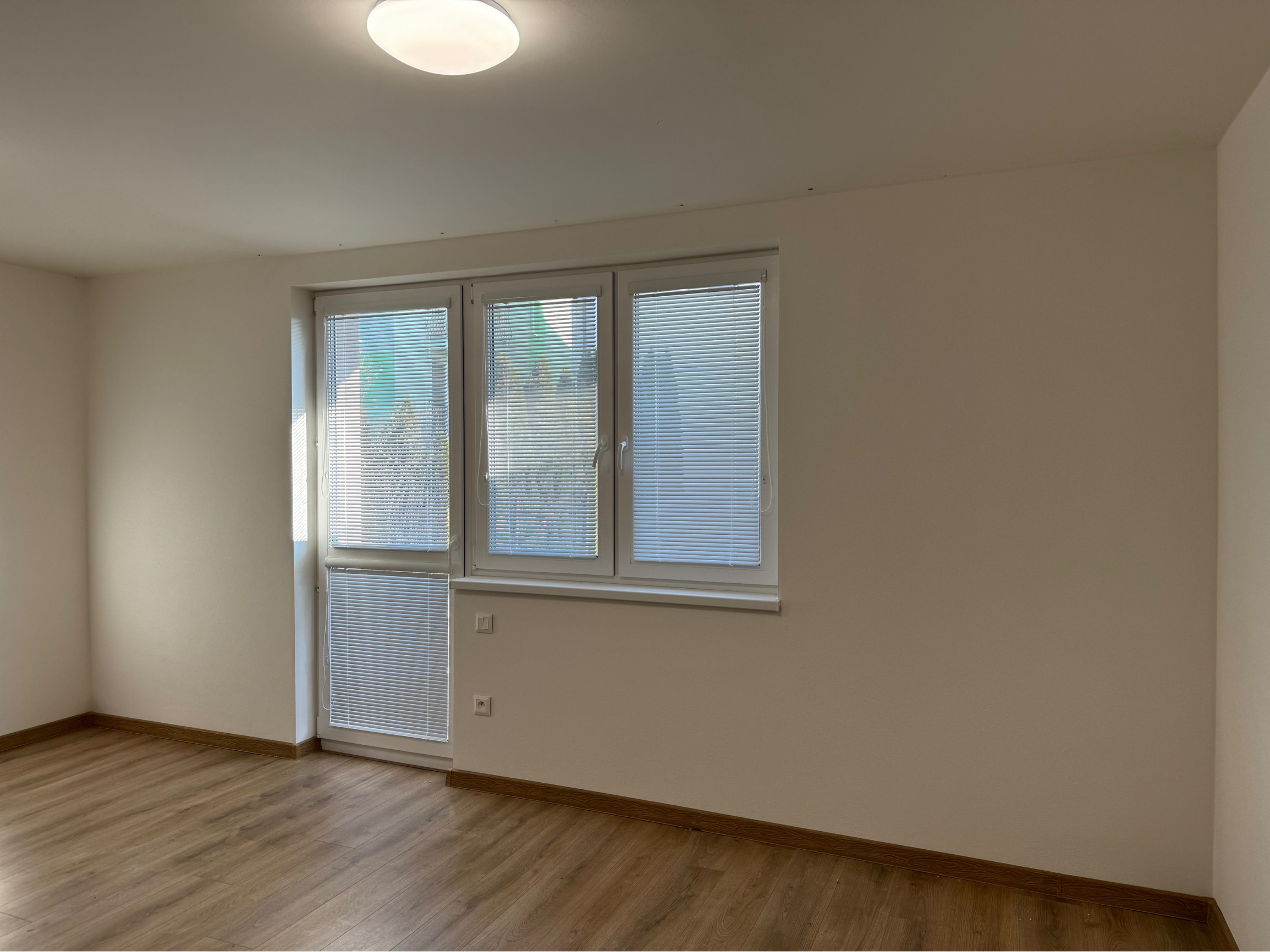 NA PRENÁJOM - 2 izbový klimatizovaný byt v Kolárove !