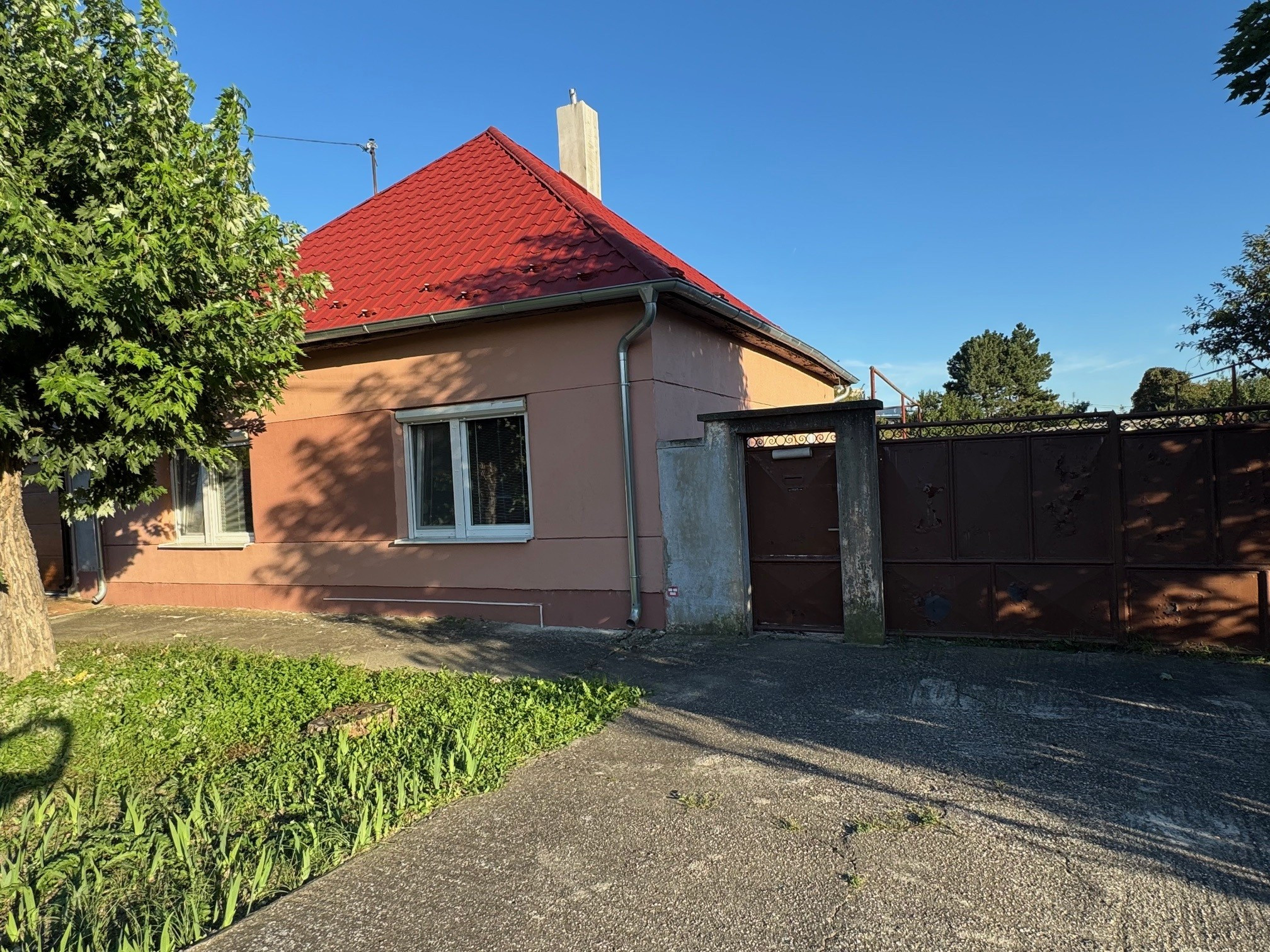 NA PREDAJ - rodinný dom v Kolárove !