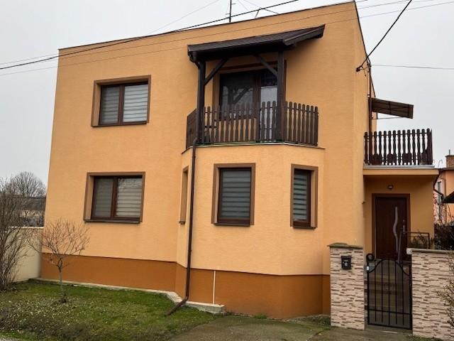 FINREAL s.r.o. Vám ponúka NA PREDAJ rodinný dom v Kolárovo!