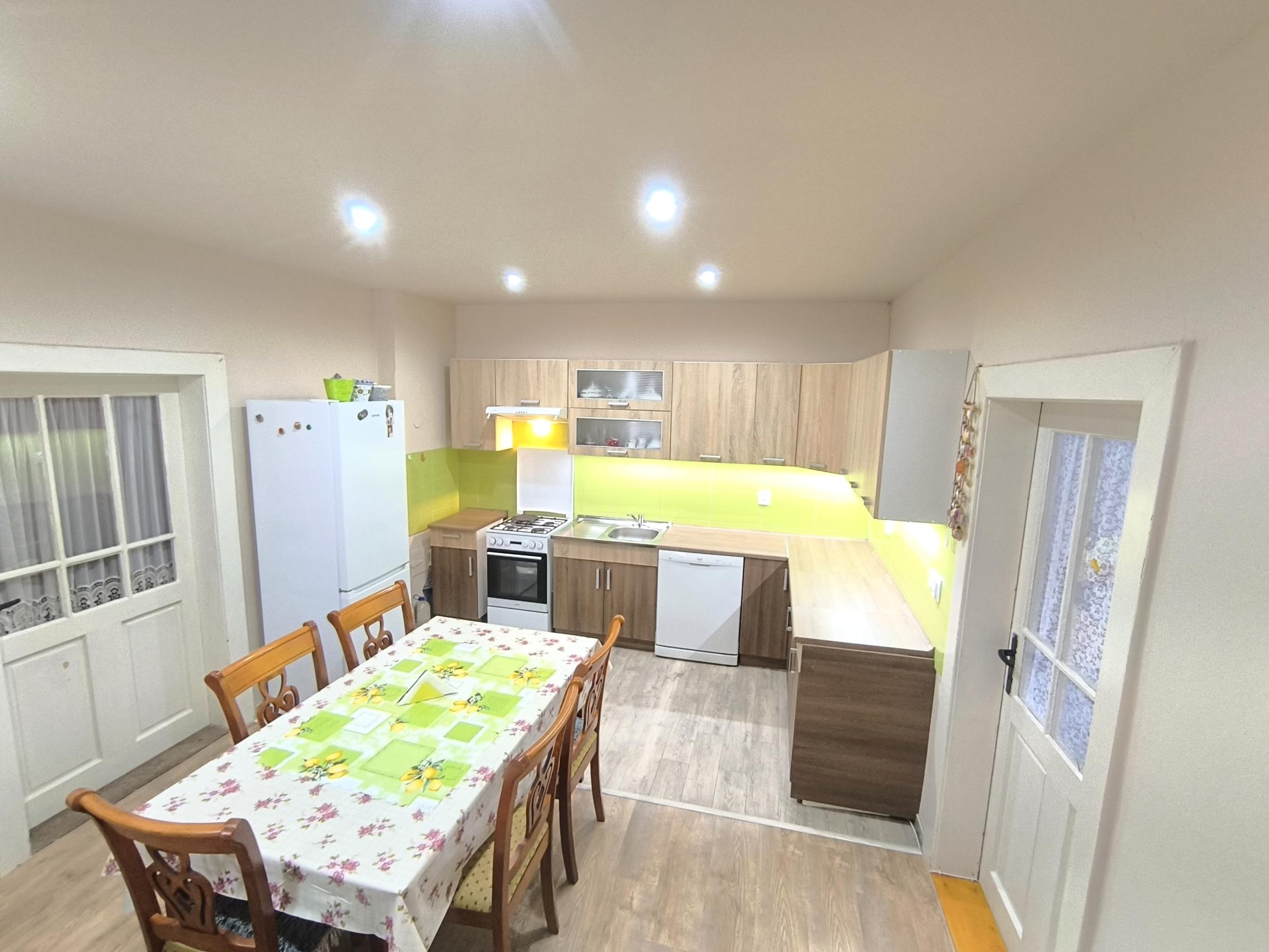 NA PREDAJ rodinný dom s garážou a záhradou v Hurbanove !