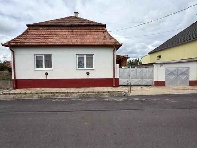 FINREAL exkluzívne ponúka NA PREDAJ rodinný dom v Kolárove!