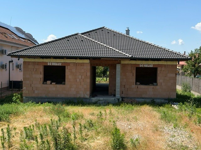 NA PREDAJ rozostavaná stavba rodinného domu v Kolárove!