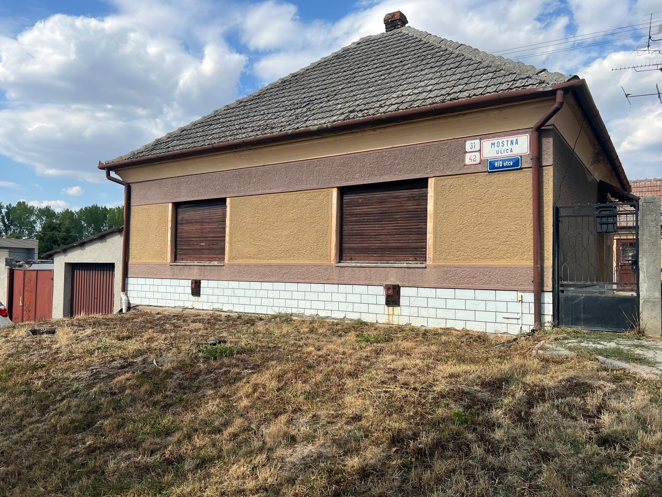 FINREAL exkluzívne PREDÁVA rodinný dom v Dvoroch / Žitavou