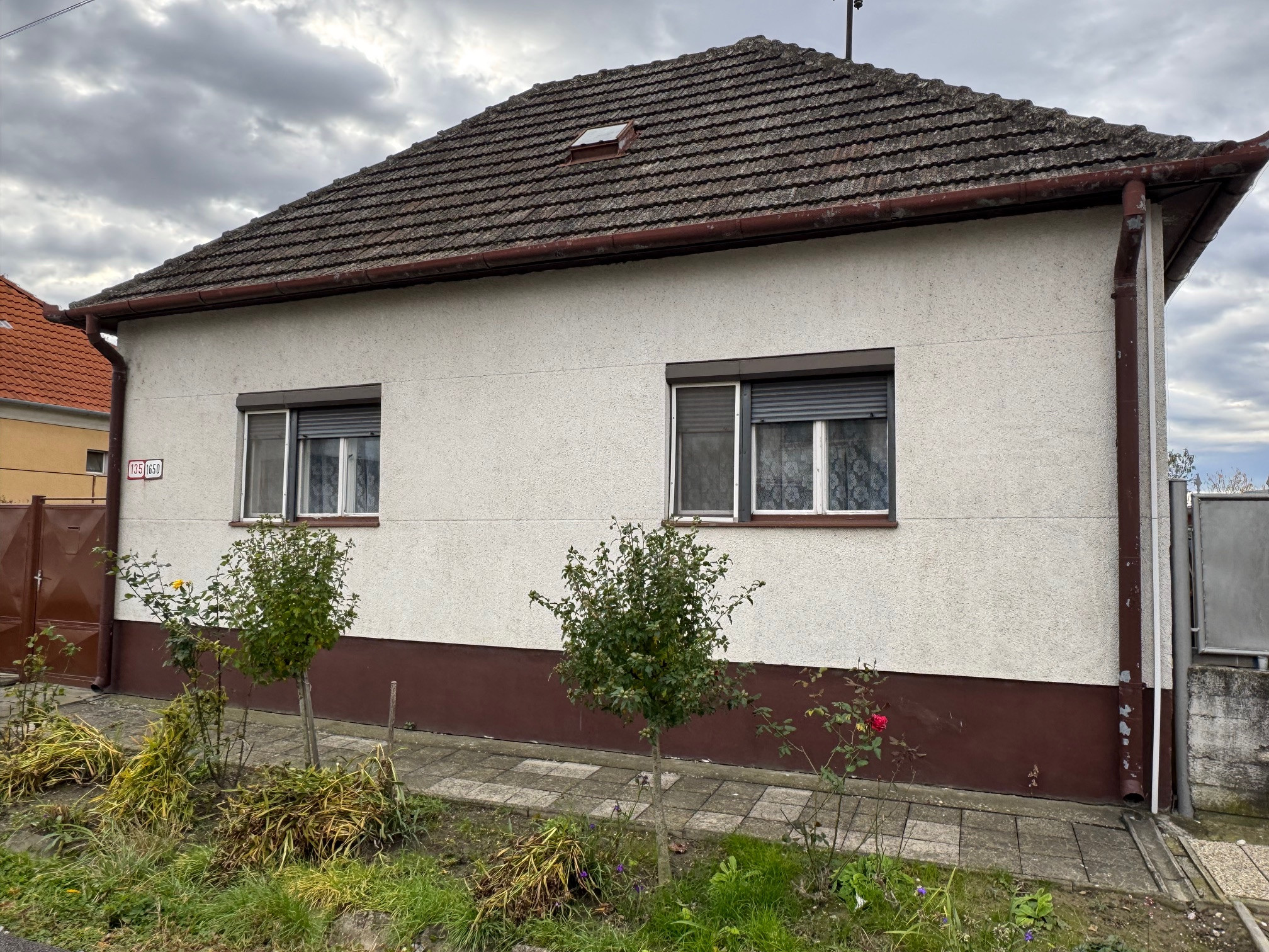 Ponúkame NA PREDAJ rodinný dom+pozemok 1054 m2 v Kolárove!