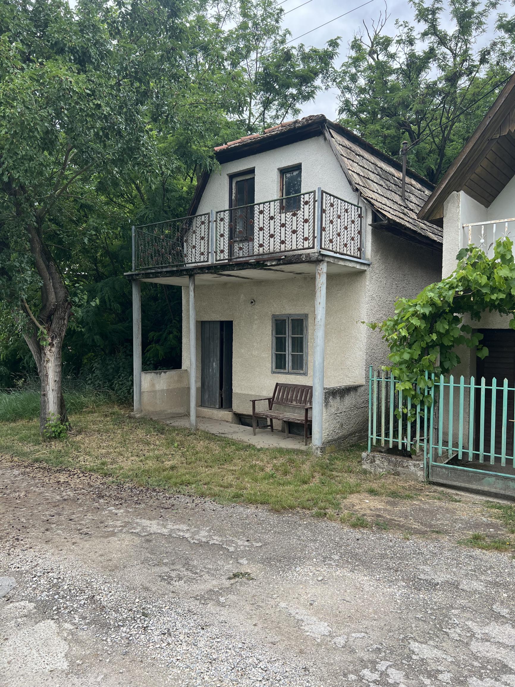 FINREAL exkluzívne ponúka NA PREDAJ vinohradnícky dom v Búči